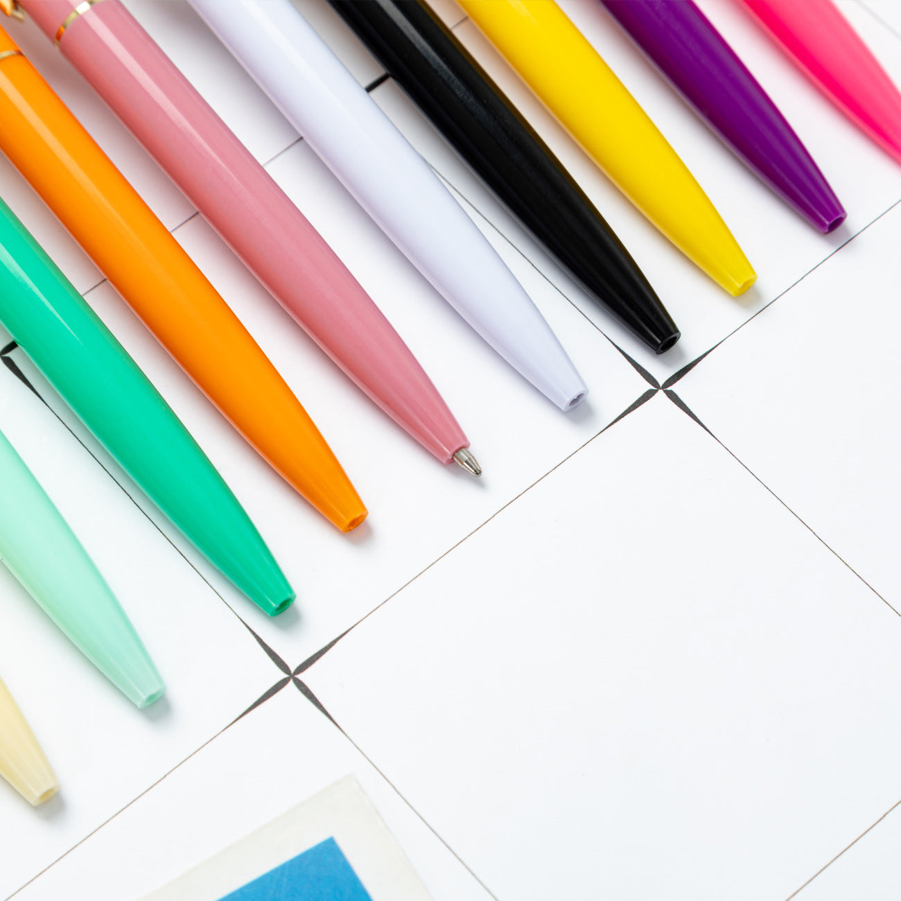 Bolígrafo de color de plástico al por mayor